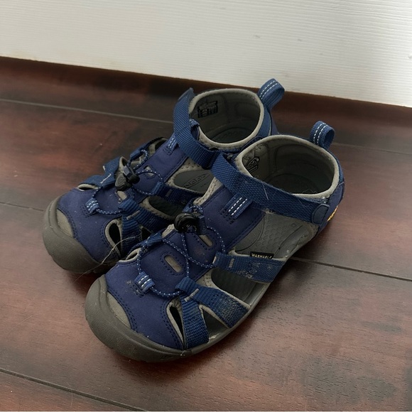 Size 4 Keen Kid's Seacamp II CNX Sandal - Blue Blue Depths/ Gargoyle - Picture 6 of 8